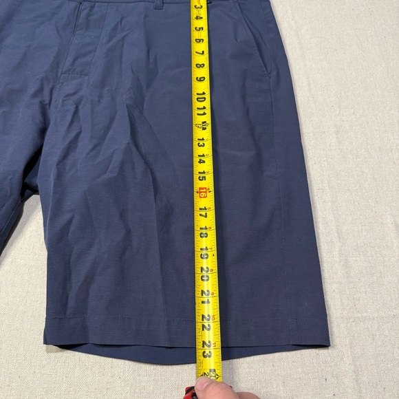 Travis Mathew Navy Blue Performance Stretch Golf 10” Shorts Pockets Mens size 42 - Picture 4 of 7